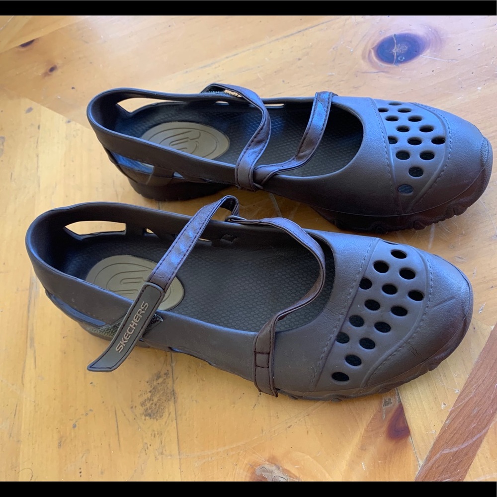 WOMENS SKETCHERS size 8
